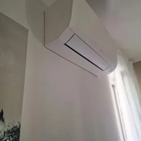 Prime - Large Independent Apartment, Air Conditioning, 2 Bathrooms, 2 Free Covered Parking Spaces, No Restricted Traffic Zone, Train Station 100m, Theatre 150m, Historic Centre Appartement *