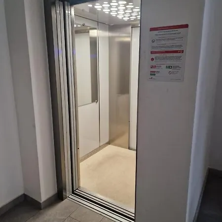 Prime - Air Conditioning, 2 Parking, 2 Baths, Centre, 200mt Esengrini Montalbano, No Keybox 펜션 바레세