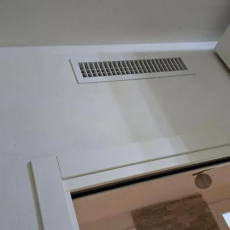 Apartment Prime: With Ac And Parking Near Train Station *
