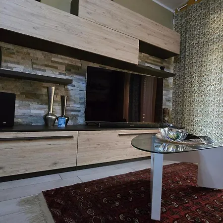 Apartment Prime: With Ac And Parking Near Train Station