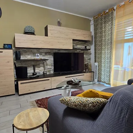 Hébergement de vacances Prime - Air Conditioning, 2 Parking, 2 Baths, Centre, 200mt Esengrini Montalbano, No Keybox *