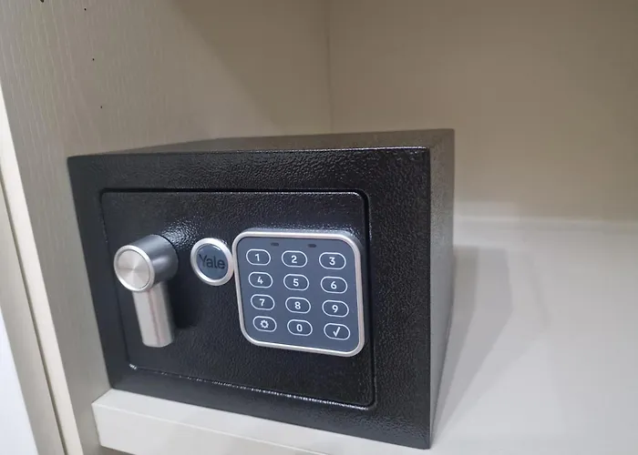 Hébergement de vacances Prime - Air Conditioning, 2 Parking, 2 Baths, Centre, 200mt Esengrini Montalbano, No Keybox Varèse