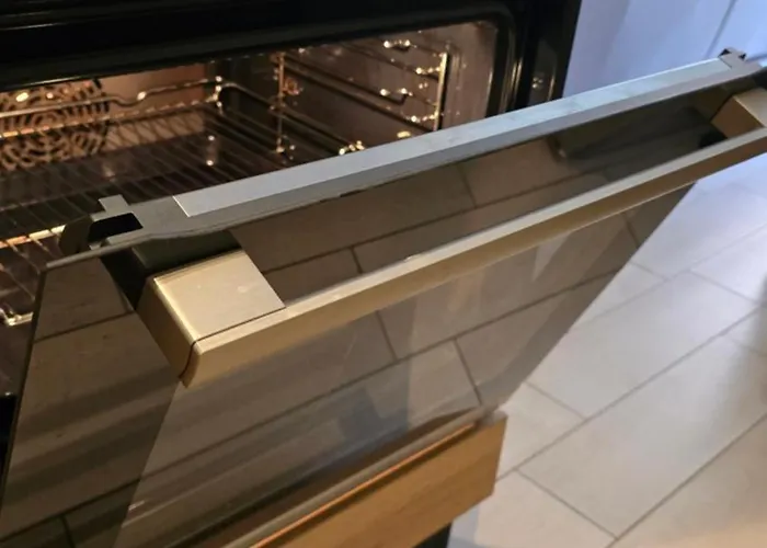 Prime - Air Conditioning, 2 Parking, 2 Baths, Centre, 200mt Esengrini Montalbano, No Keybox *