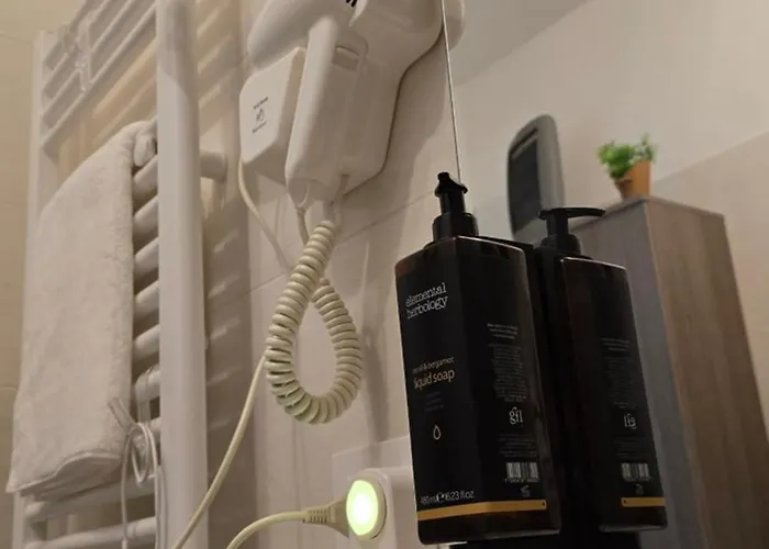 Prime - Air Conditioning, 2 Parking, 2 Baths, Centre, 200mt Esengrini Montalbano, No Keybox