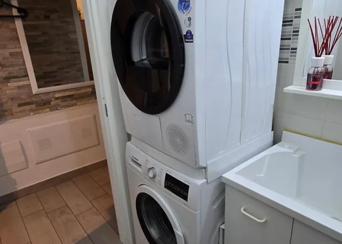 Prime - Air Conditioning, 2 Parking, 2 Baths, Centre, 200mt Esengrini Montalbano, No Keybox Varèse